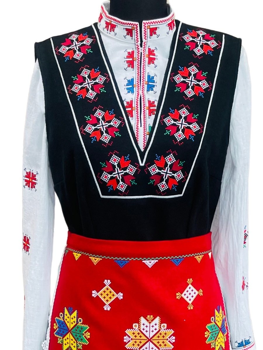 ДАМСКА ТРАКИЙСКА НОСИЯ – Модел 40 - с автентични шевици от Магазин за народни носии