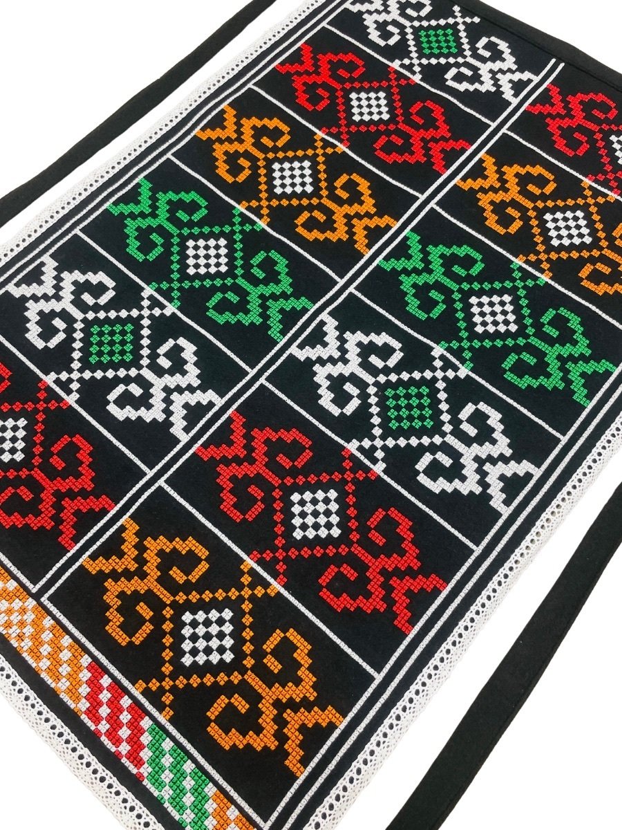 ДАМСКА ТРАКИЙСКА ПРЕСТИЛКА – Модел 20 - с автентични шевици от Магазин за народни носии