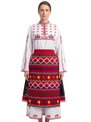 Северняшка носия - модел 45 с автентични шевици, пъстър тъкан предник, бяла риза и пола.